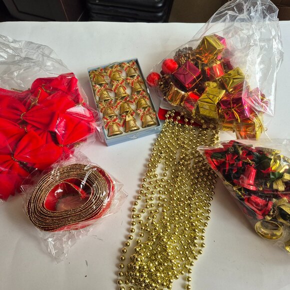 Lot of Red and Gold Christmas Tree Decorations - Picture 1 of 8